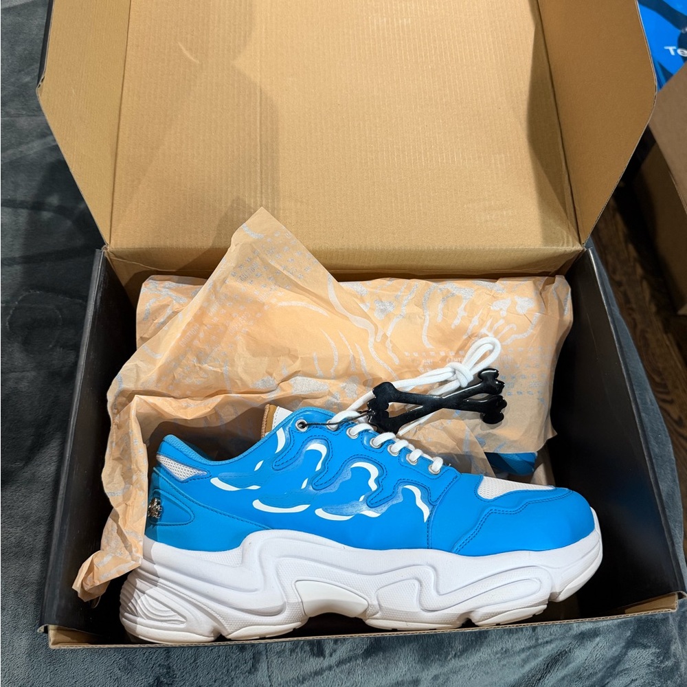 X LA Blue and White Sneakers - Picture 7 of 9